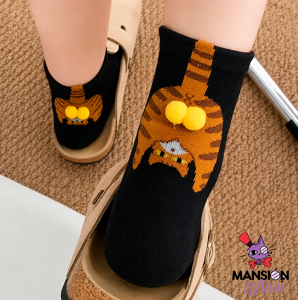 CALCETINES GATITO CON BOLITAS 2