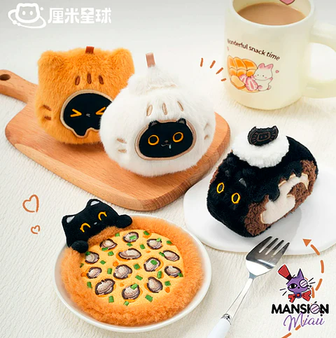PELUCHE GATITO SIENDO COMIDA