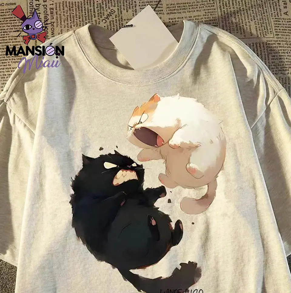 POLERA GATOS PELEANDO  3
