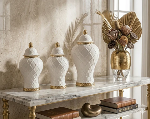 Trio de ánforas: Elegancia Orgánica en Marmolina