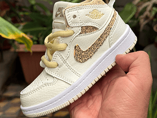 Jordan 1 Mid  ( Talla 24 )