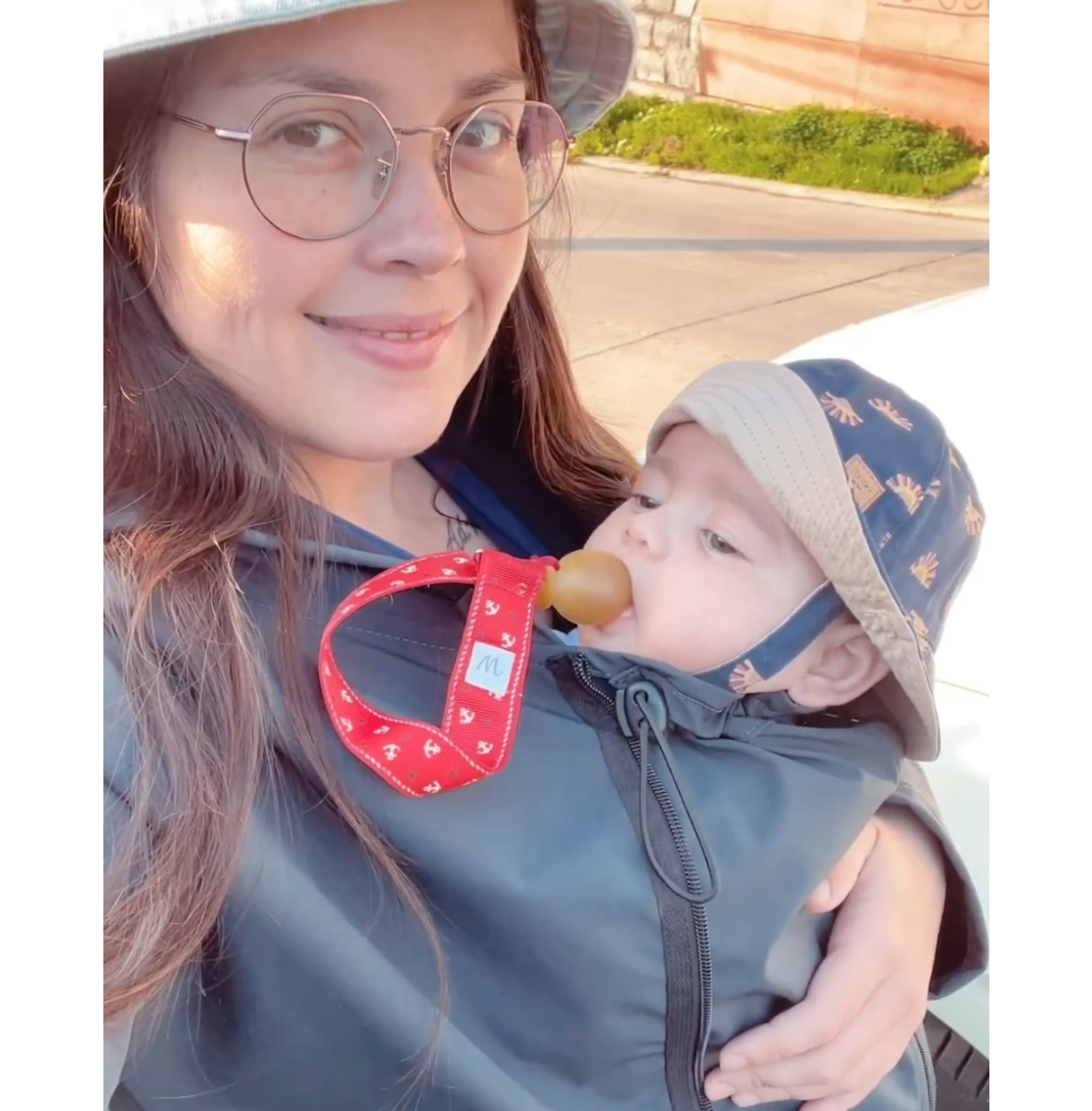 Abrigo de porteo lite impermeable 1