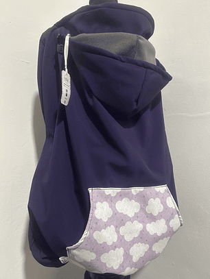 Cobertor térmico e impermeable de porteo MORADO nubes