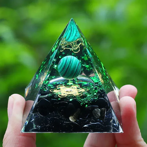 Pirâmide de Orgonite com Ametista para Meditação e Decoração