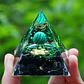 Pirâmide de Orgonite com Ametista para Meditação e Decoração - Thumbnail 1