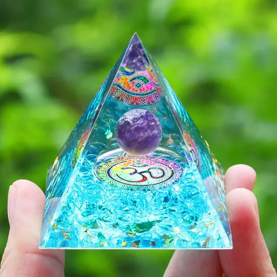 Pirâmide de Orgonite com Ametista para Meditação e Decoração 3