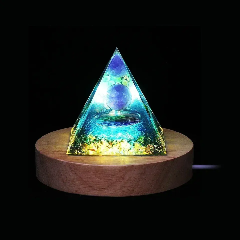 Pirâmide de Orgonite com Ametista para Meditação e Decoração 5