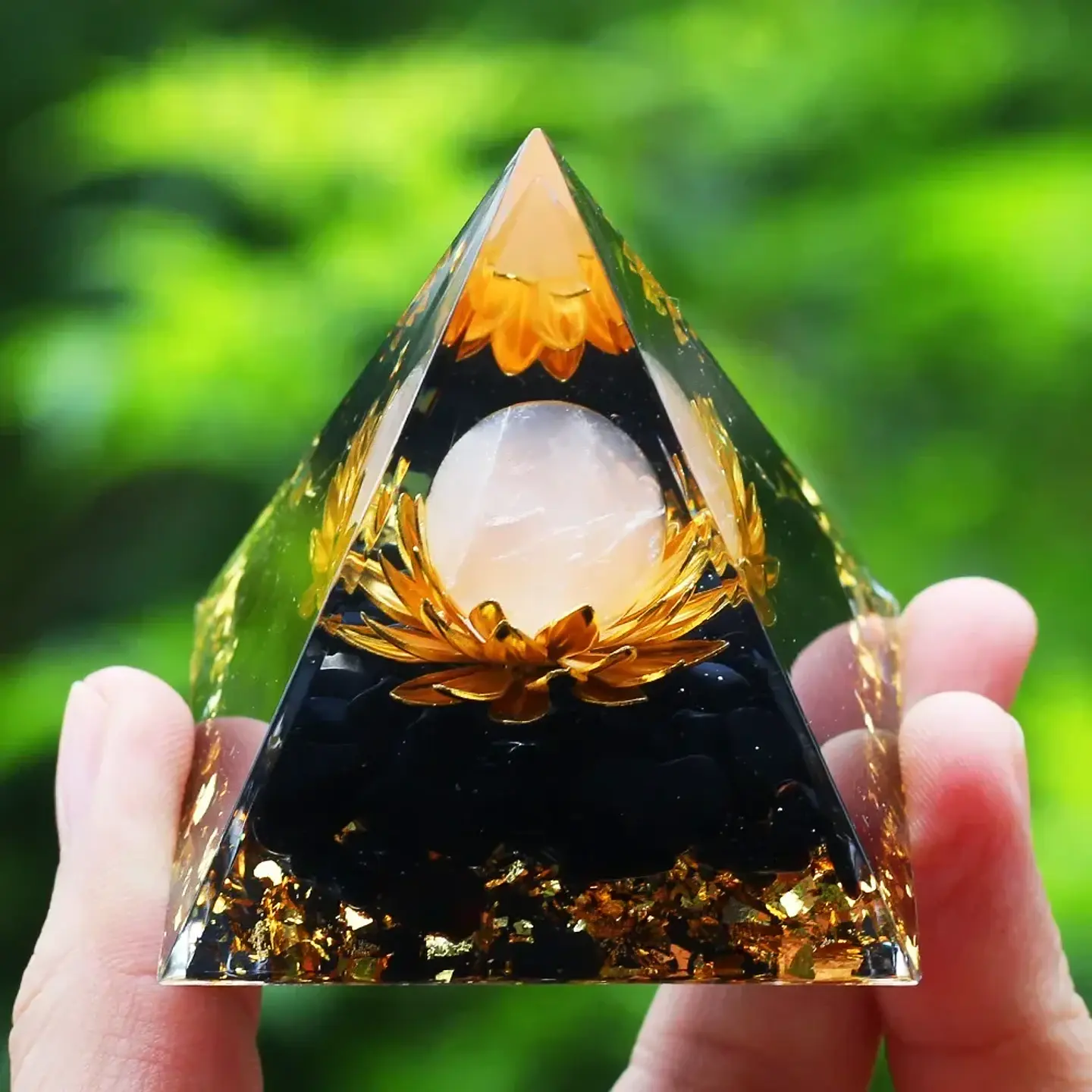 Pirâmide de Orgonite com Ametista para Meditação e Decoração 8