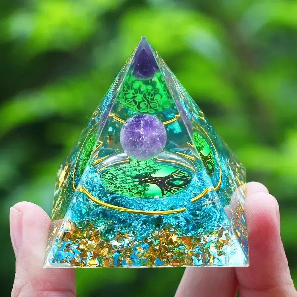 Pirâmide de Orgonite com Ametista para Meditação e Decoração 20