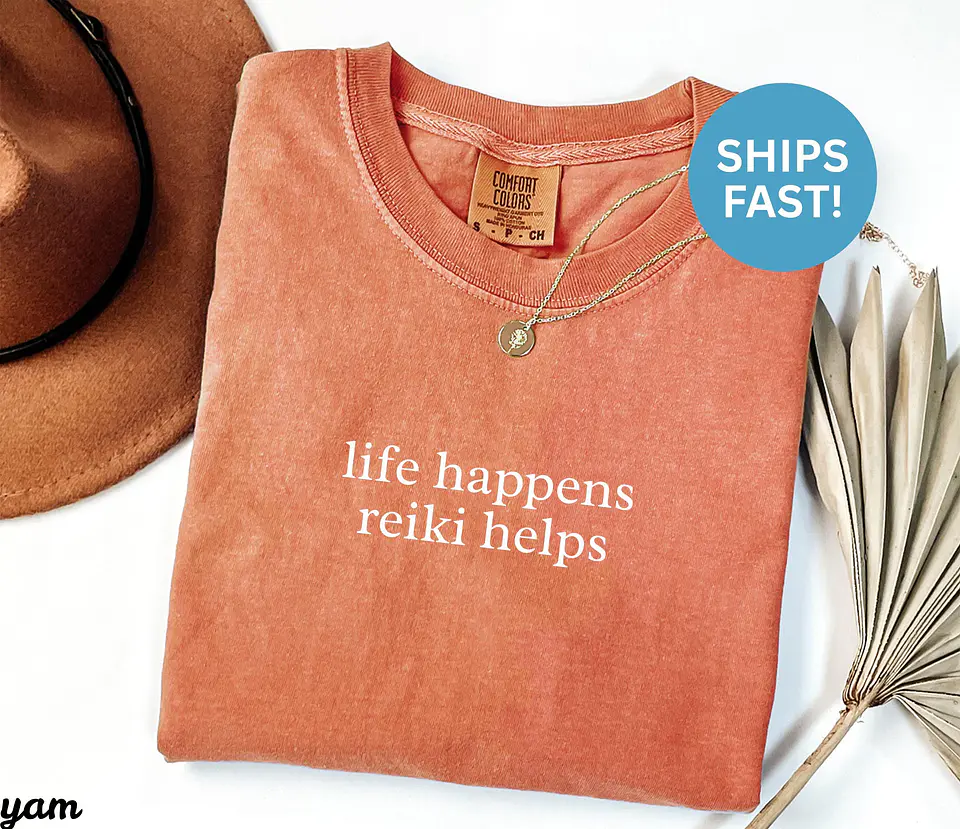 Camiseta Comfort Colors Reiki, Camiseta Life Happens Reiki Helps, Camiseta Espiritual, Camiseta de Cura, Presente para Mestre de Reiki, Camiseta 9