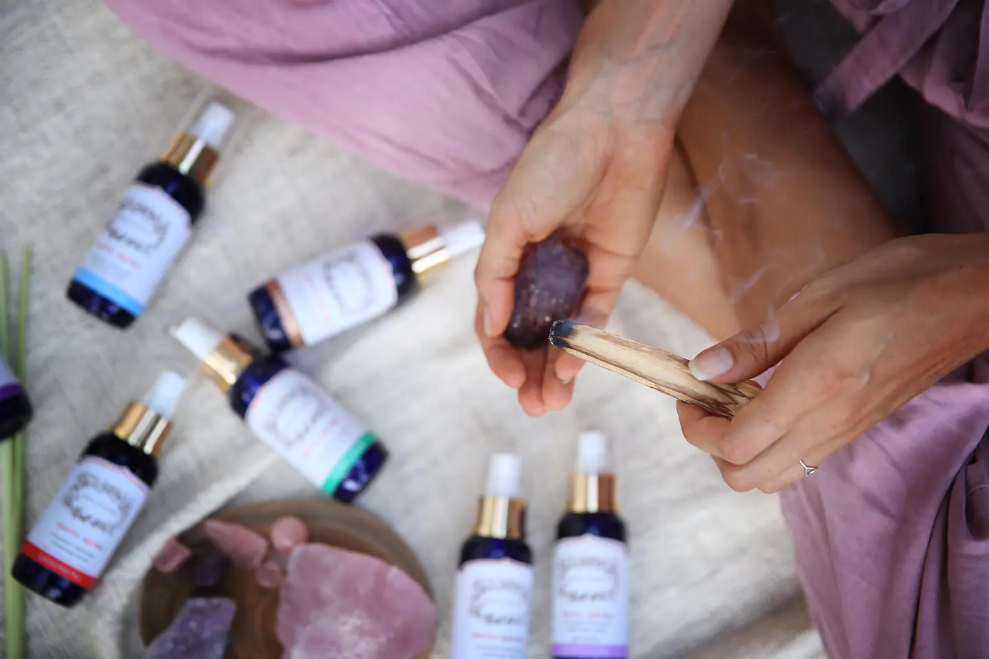 Spray de Aromaterapia com Cristal Áurico para Cura Energética do Amor 10