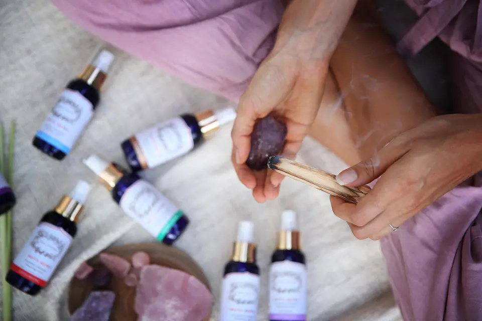 Spray de Aromaterapia com Cristal Áurico para Cura Energética do Amor 10