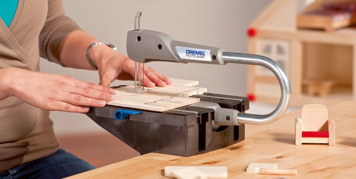 Sierra Caladora de Banco 70w Dremel Moto Saw 4