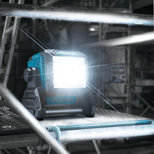 Foco de iluminación LED 3600 Lúmenes Inalámbrica 40v, 18v ML005GX Makita