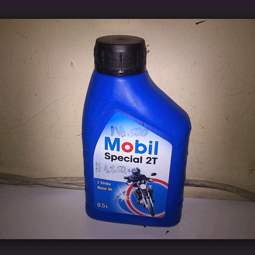 Aceite 2T mezcla motores 2 tiempos Mobil 500cc o$2900 para (motosierra ahoyador desbrozadora) (aceite tiene 10 anos de vida sin que esta abierta)*