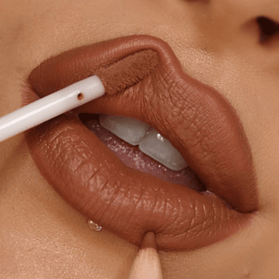 Revolution - Kit de contorno labial - Divine