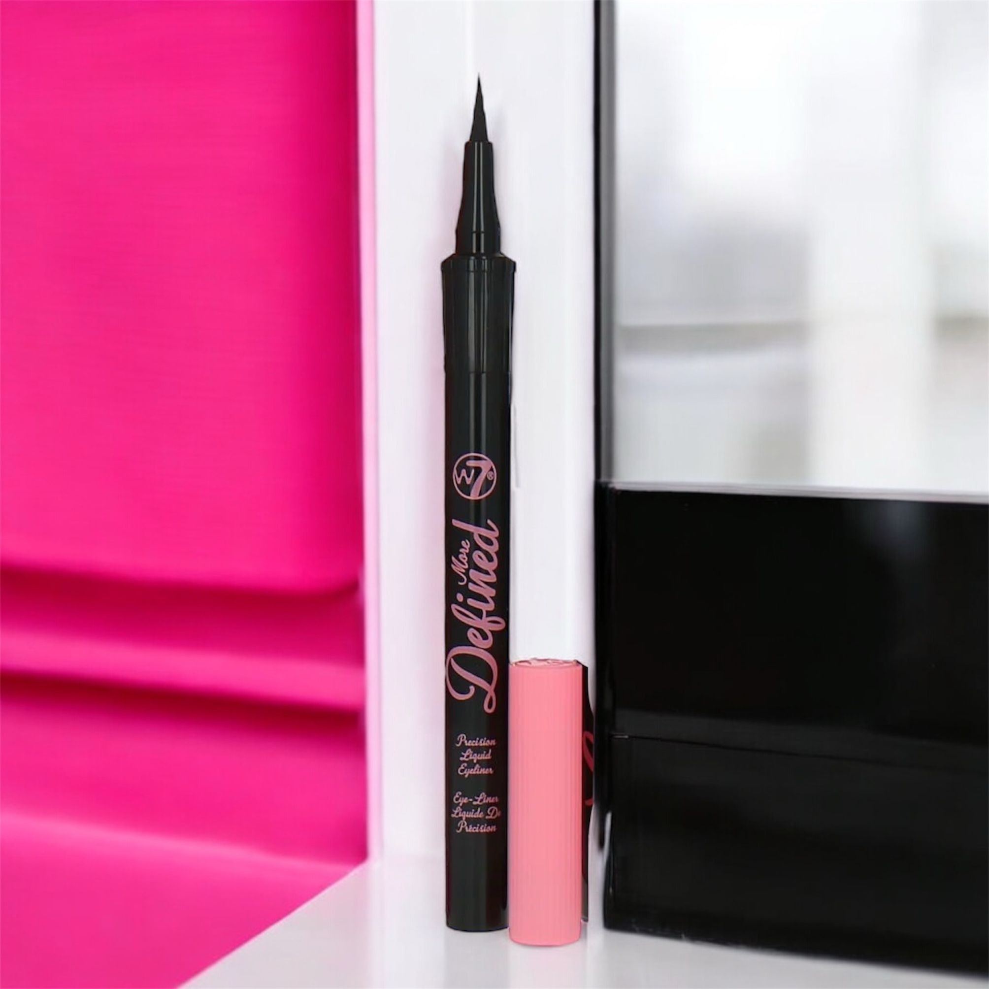 W7 - Eyeliner More Defined 1