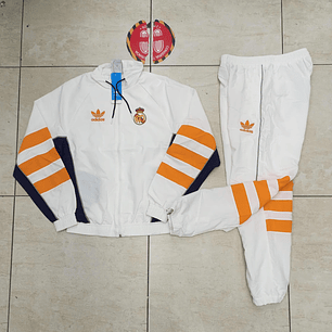 CONJUNTO DE PRESENTACION IMPERMEABLE REAL MADRID 2026 BL/NJ/NE