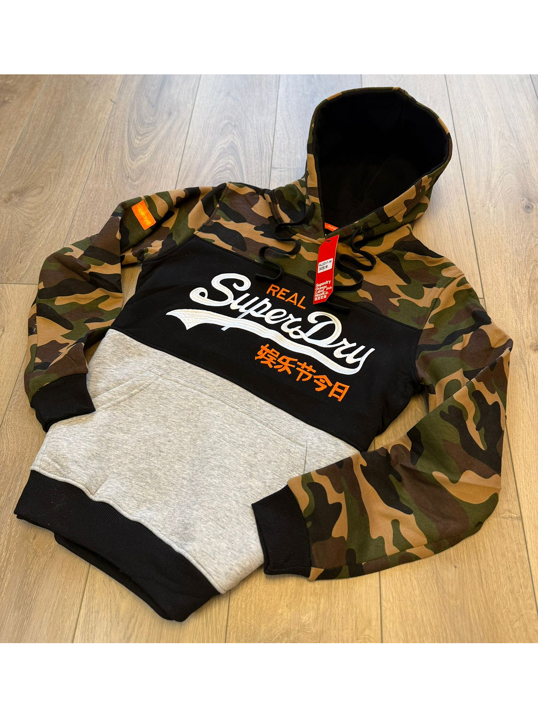 BUZO CAMUFLADO VERDE, GRIS Y NEGRO SUPERDRY 1