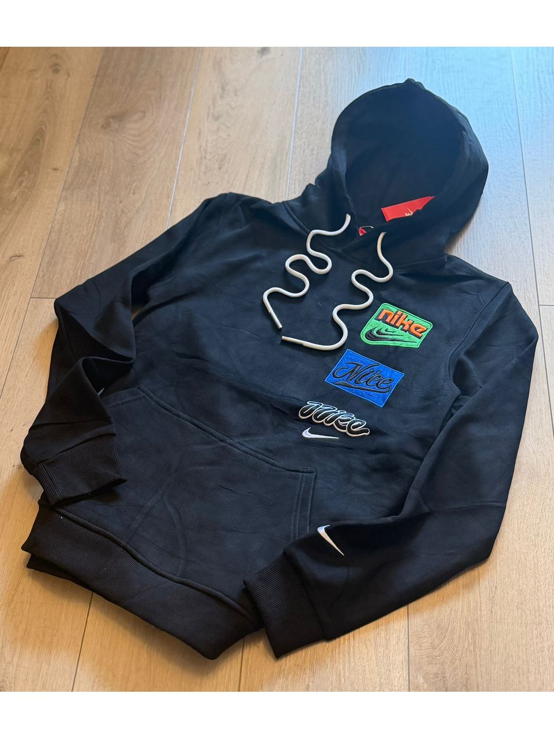 BUZO NIKE NEGRO CON LOGO EN DISTINTOS COLORES  1