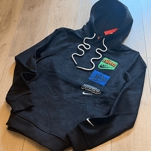 BUZO NIKE NEGRO CON LOGO EN DISTINTOS COLORES 