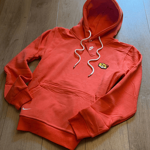 BUZO NIKE ROJO CON LOGO ATRAS