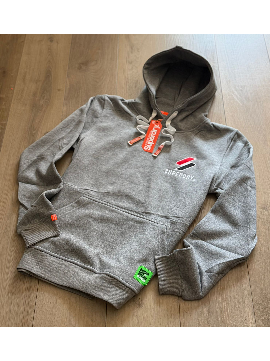 BUZO SUPERDRY GRIS CON LOGO  2