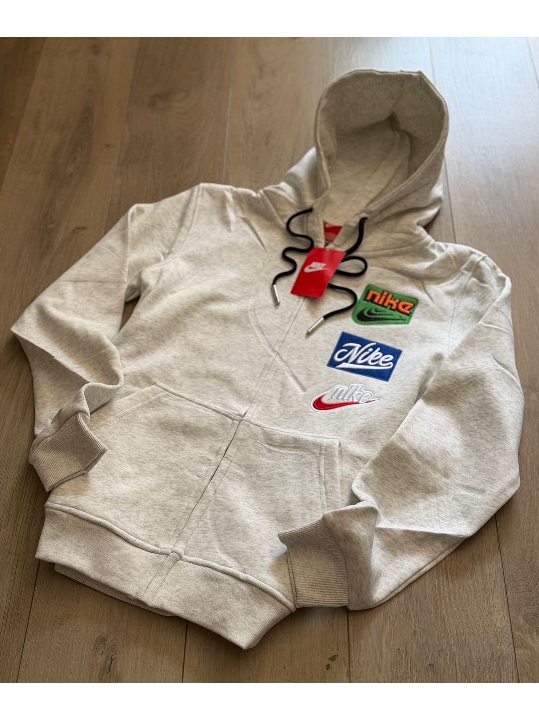 BUZO NIKE GRIS CON LOGO EN DISTINTOS COLORES  1