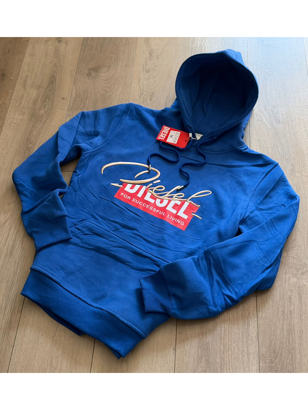 BUZO SUPERDRY AZUL CON LOGO ROJO 1