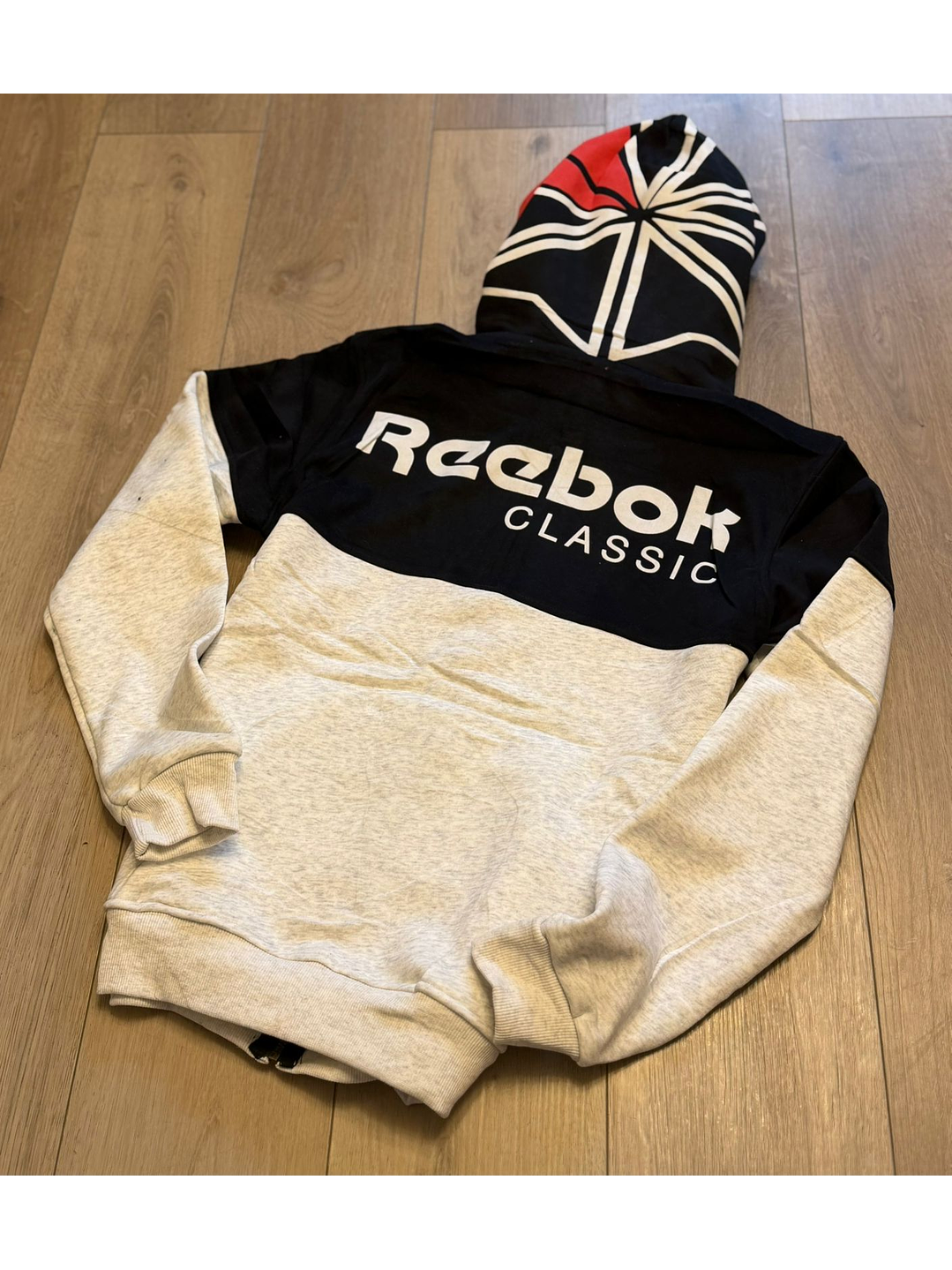 BUZO REEBOK NEGRO Y GRIS 2