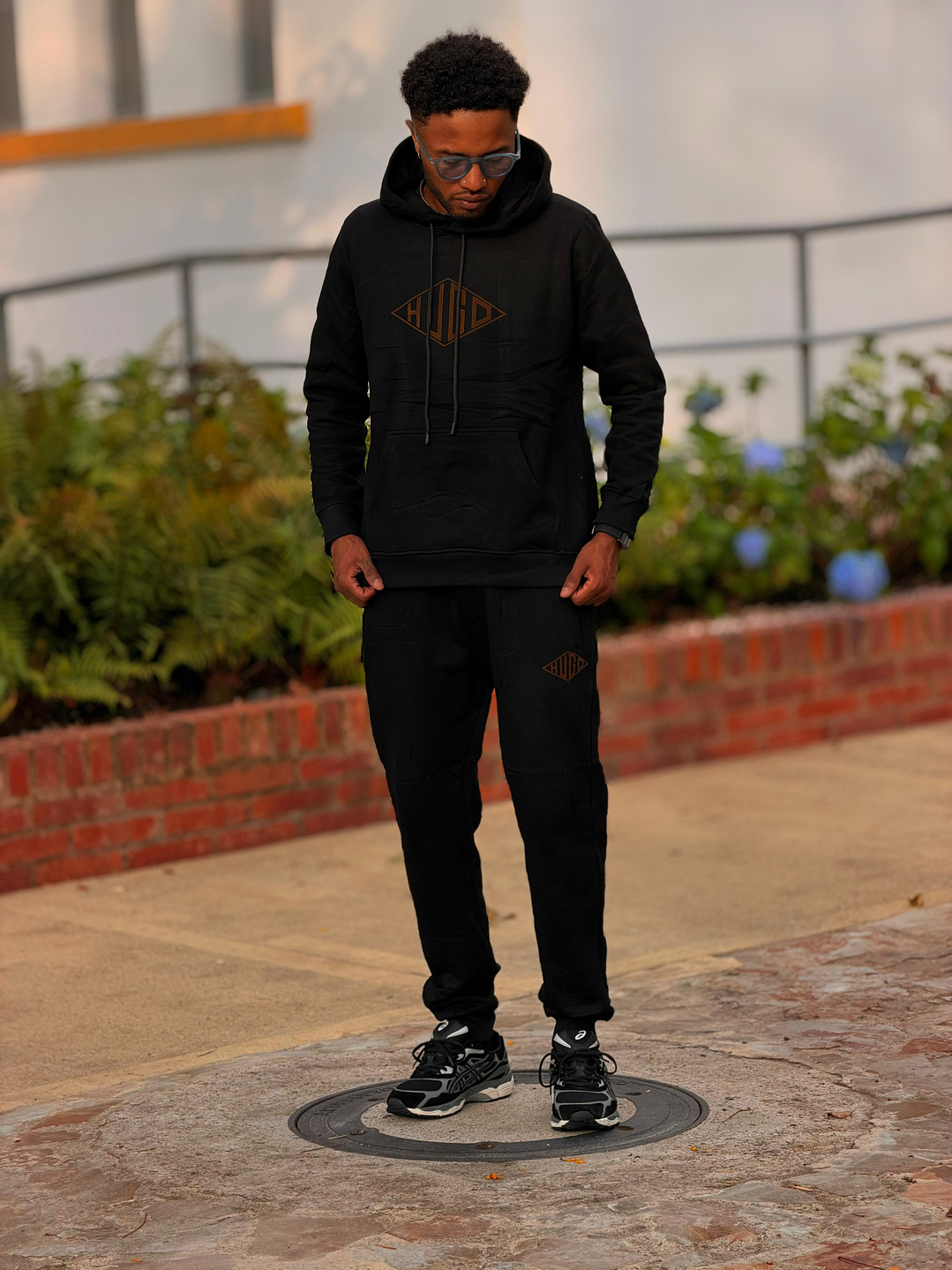 SUDADERA HUGO BOSS NEGRA CON LOGO CAFE 2