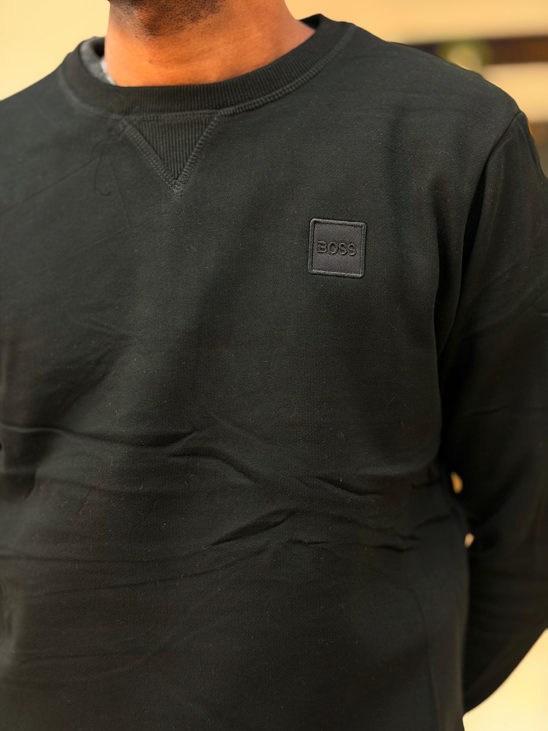 SUDADERA HUGO BOSS NEGRA CON LOGO NEGRO 1