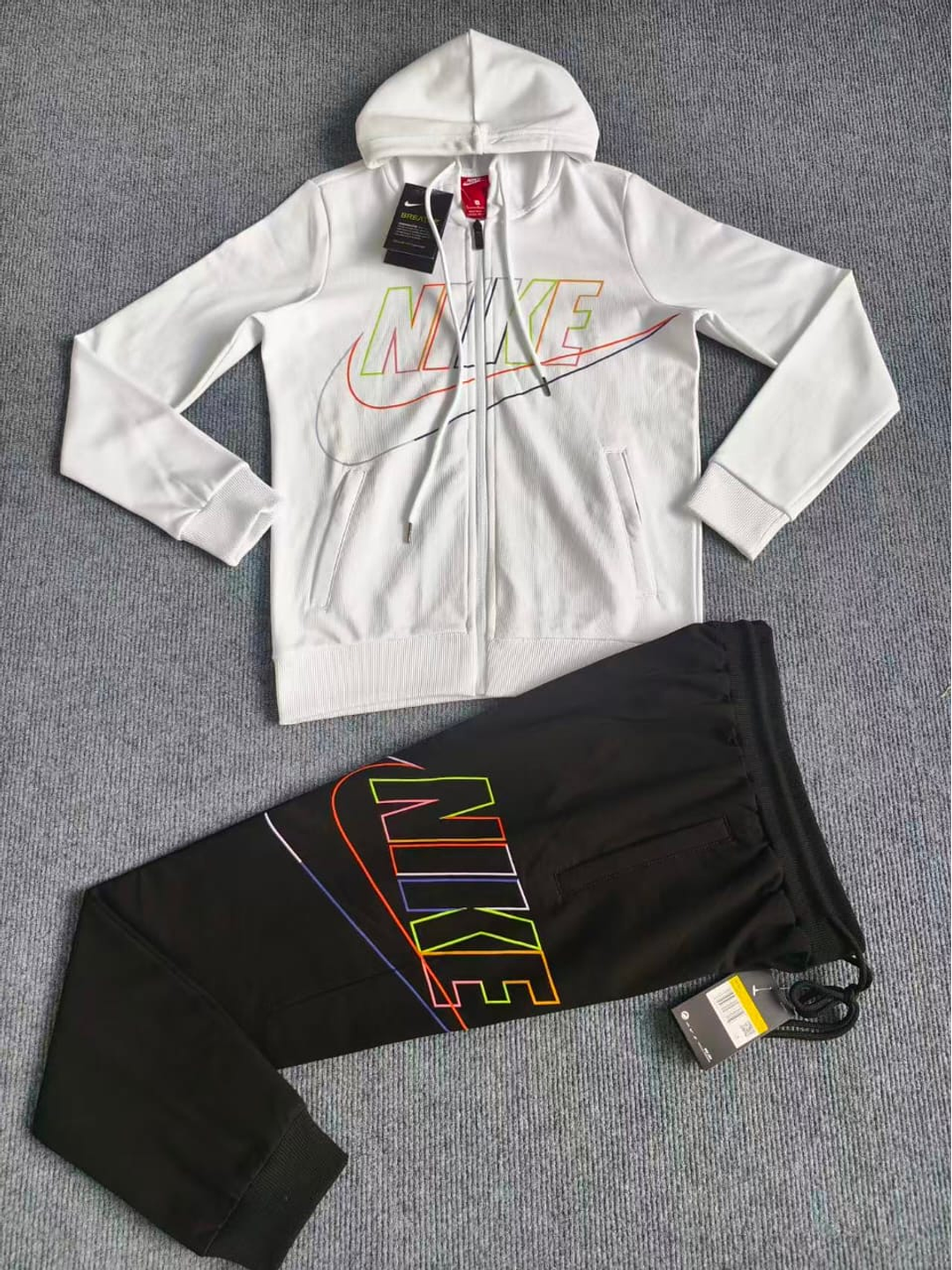 SUDADERA DEPORTIVA NIKE BLANCA Y NEGRA 1