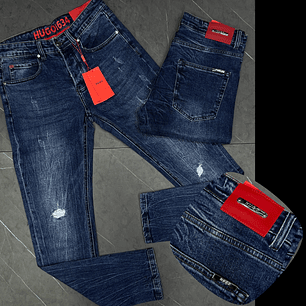 JEAN HUGO BOSS AZUL CON ROTURA EN RODILLA