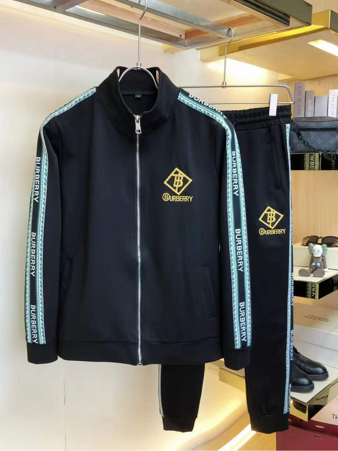 SUDADERA BURBERRY NEGRA 1