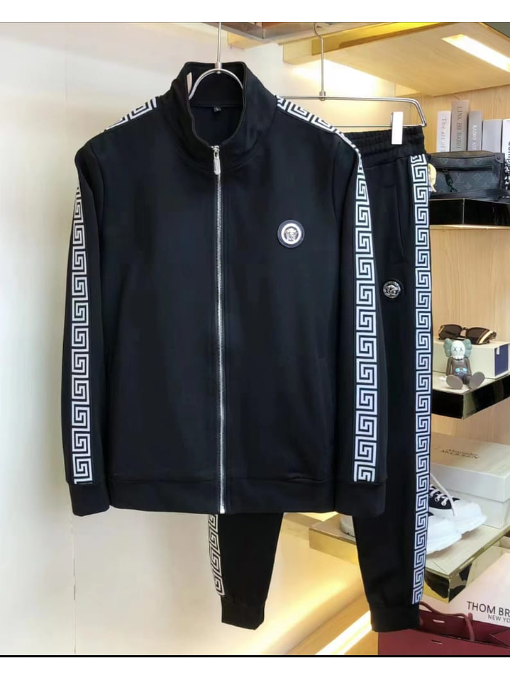 SUDADERA VERSACE NEGRA CON DETALLES BLANCOS 1