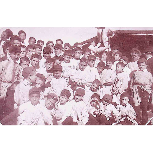1900's Bilhete Postal Fotográfico. Crianças na Escola