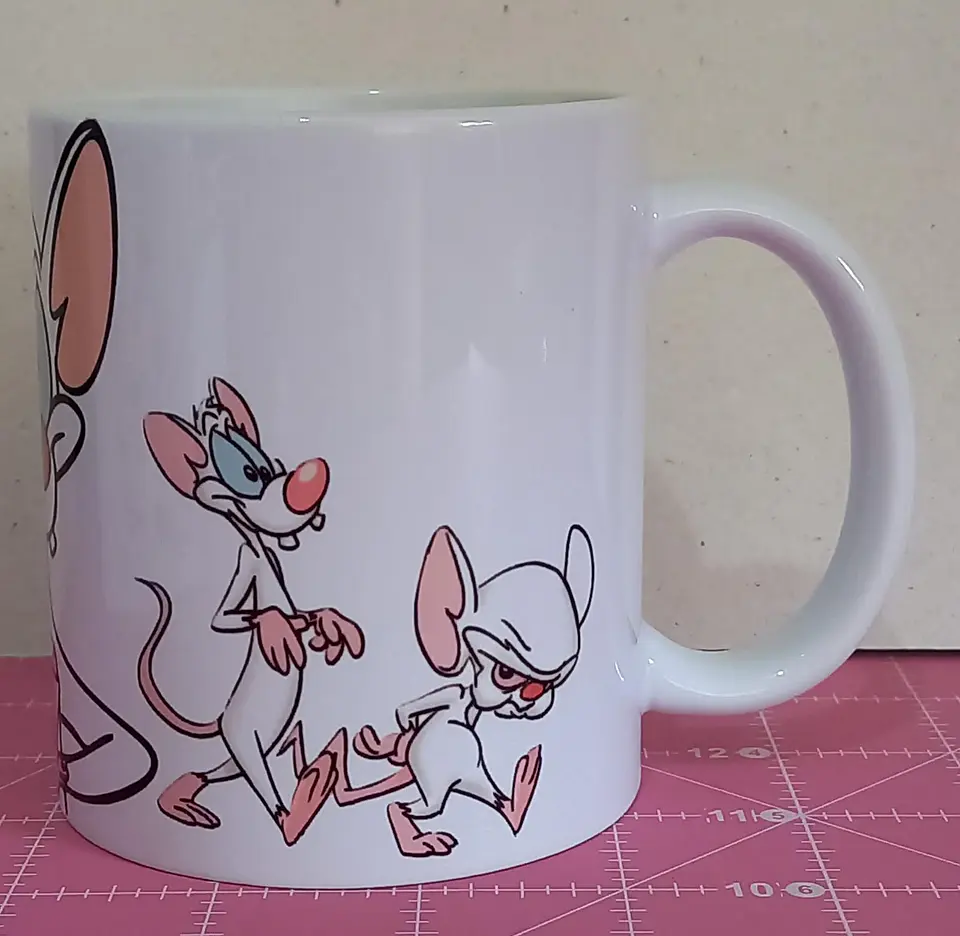 ARTE DIGITAL CANECA PINK E CEREBRO 3