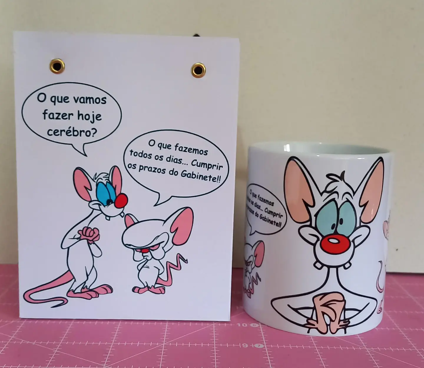 ARTE DIGITAL CANECA PINK E CEREBRO 5