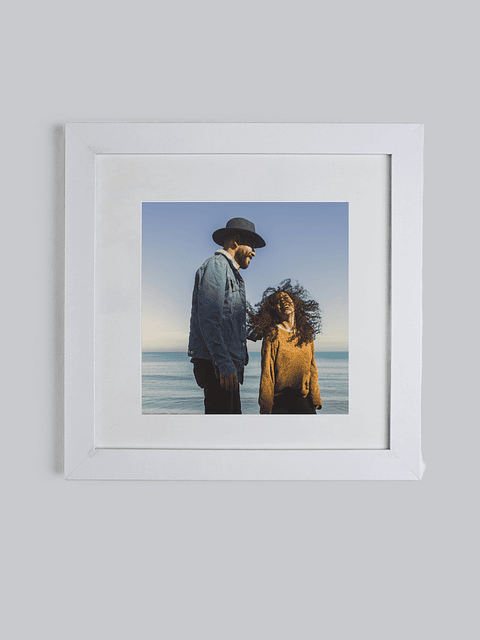 Marco madera MDF blanco liso con paspartú y vidrio 20x20 cms.  3