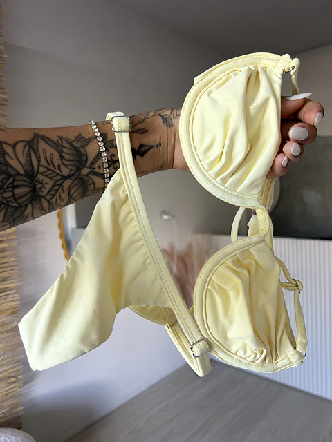 Amarelo manteiga regularem 