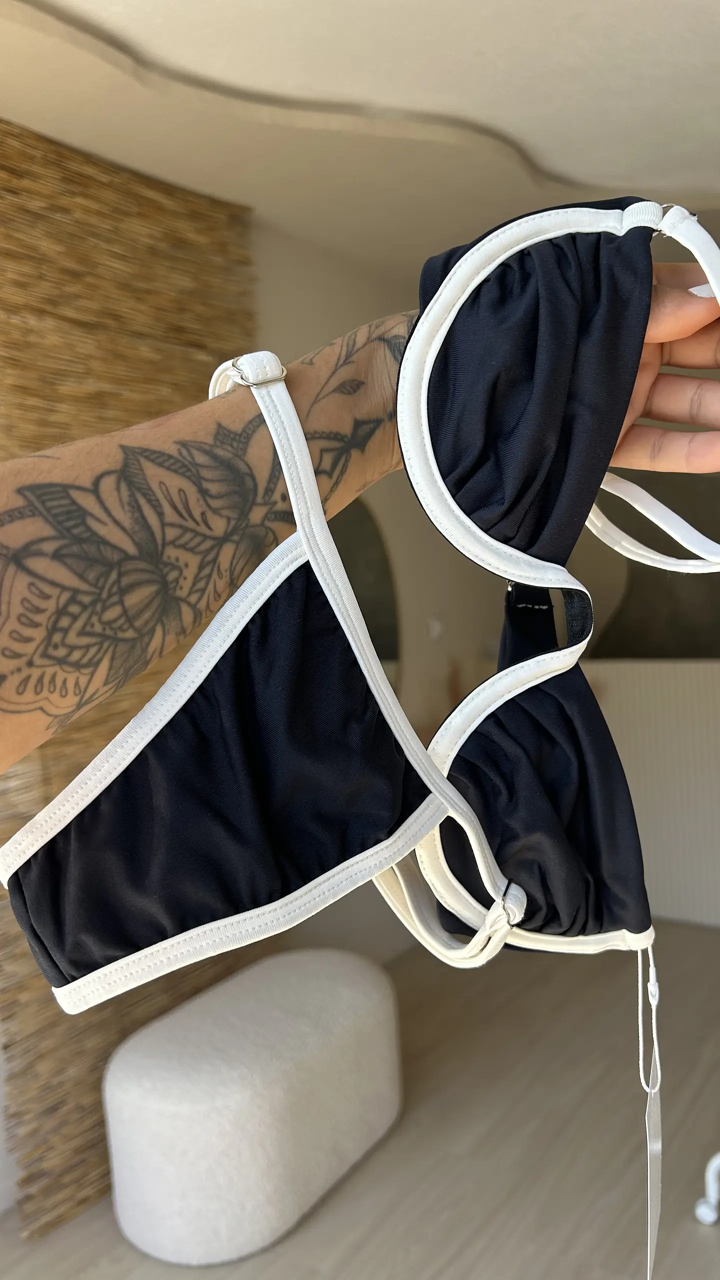 Preto com víeis branco  2