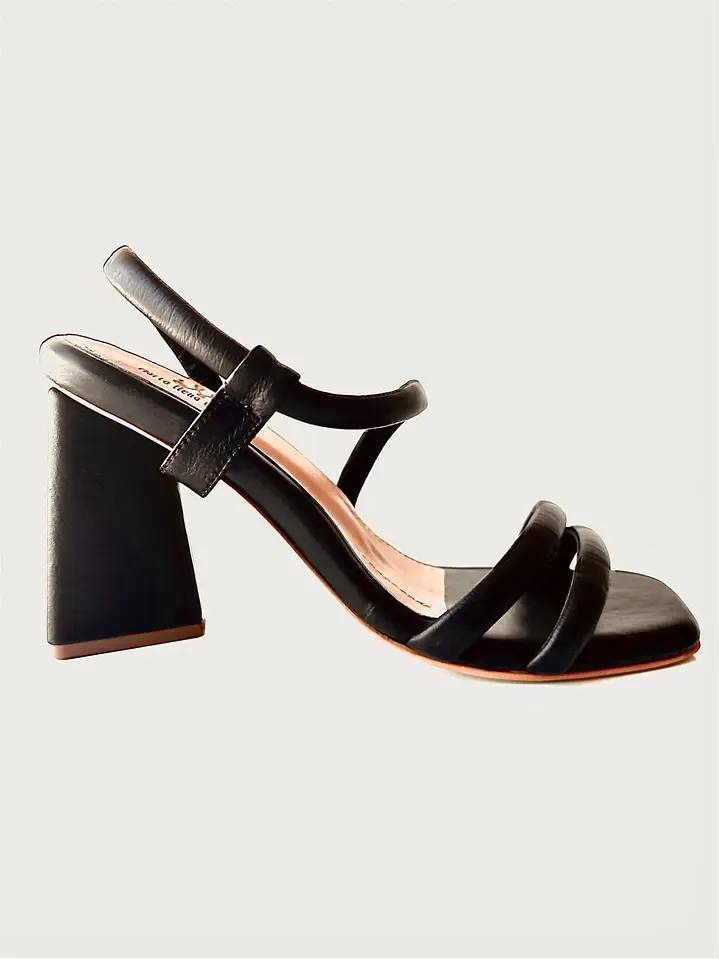 Emilia Heels 2