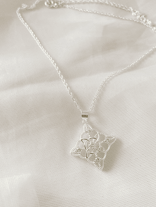 Collar Nudo de bruja Ivi