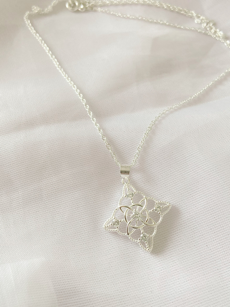 Collar Nudo de bruja Ivi 2