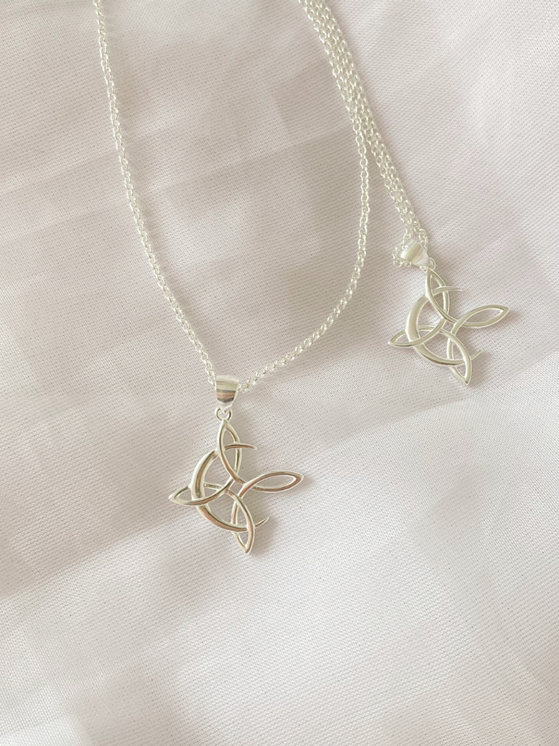 Collar nudo de bruja Sofia 2