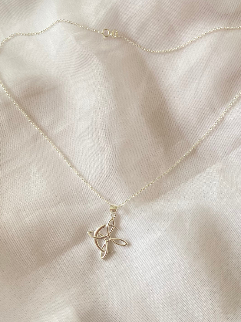 Collar nudo de bruja Sofia 3