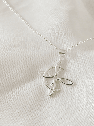 Collar nudo de bruja Sofia