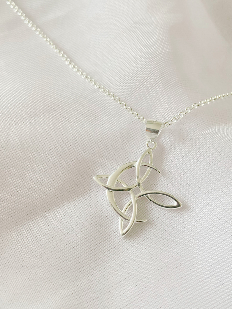 Collar nudo de bruja Sofia 1