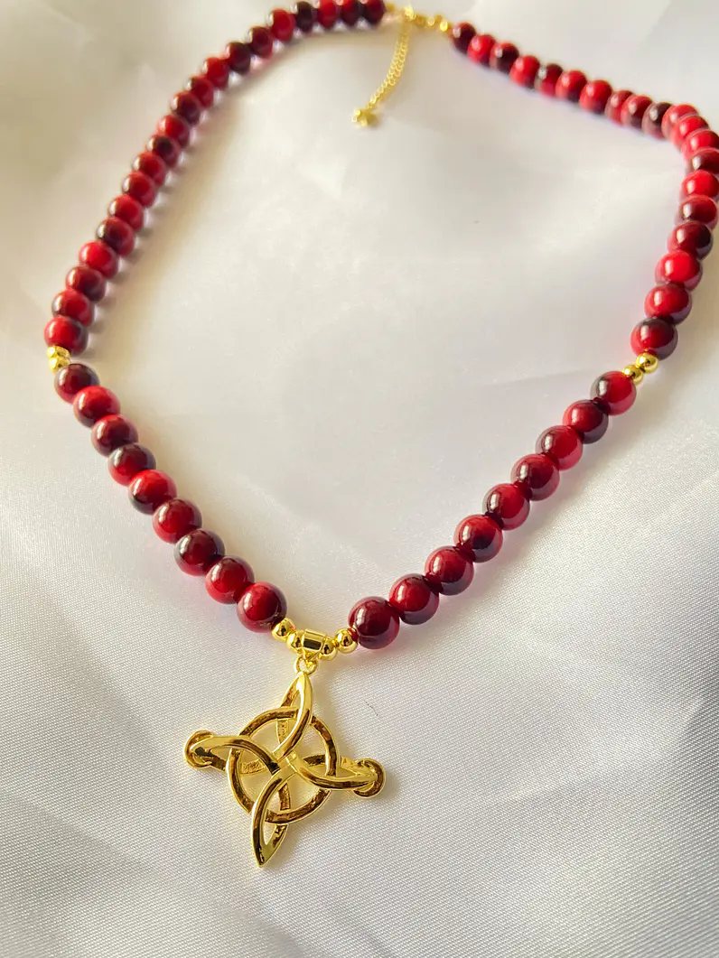 Collar Nudo de bruja rojo 3